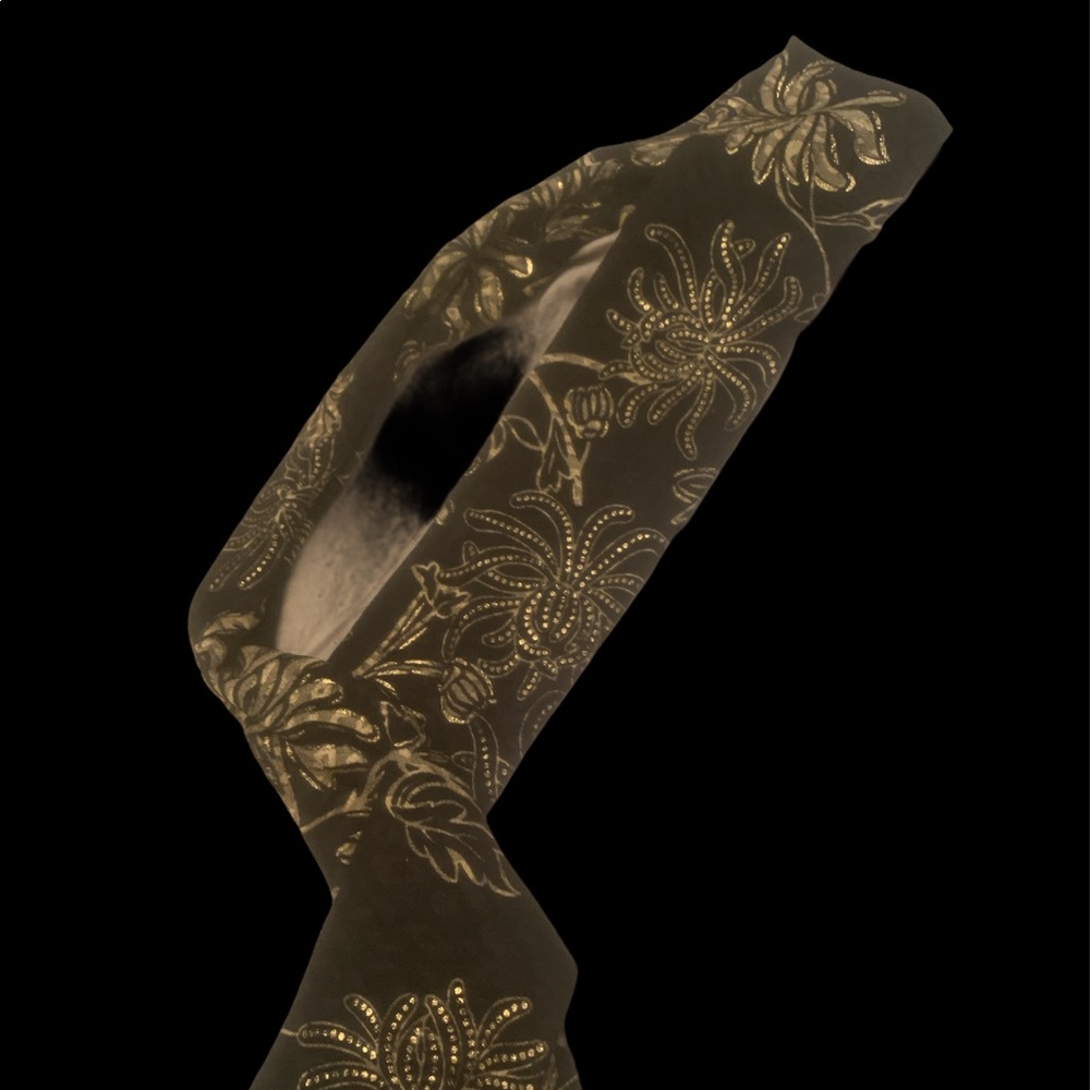 Black and gold scarf - Picture 2 of 3